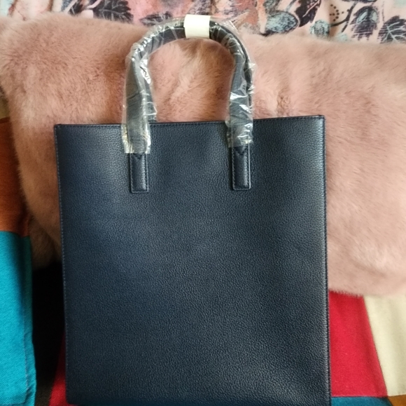 FLASH SALE!!! MCM AREN LEATHER TOTE CROSSBODY NEW WITH TAGS!! - Picture 3 of 11
